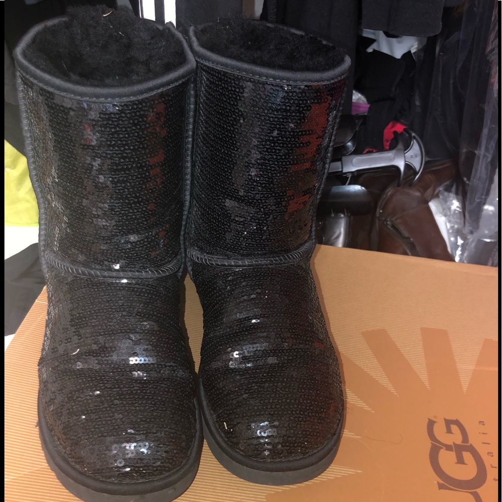 UGG BOOTS -BLACK SEQUINS ANKLE BOOTS